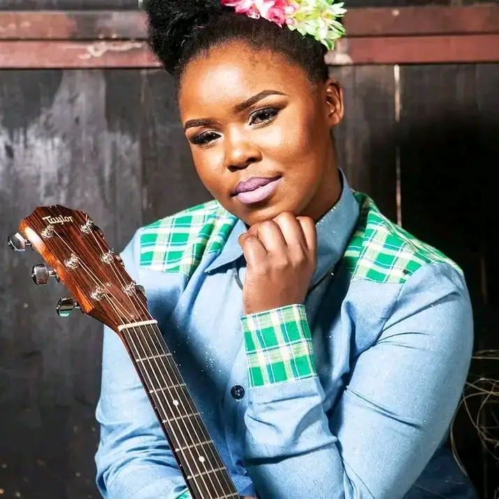 Video of Zahara crying on stage on her last performance, she was not feeling well